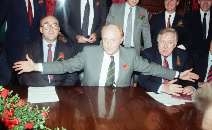 Framed Print : 1989 Labour Party Shadow Cabinet, newly elected, Photocall, Westminster, London Framed Print : 1989 Labour Party Shadow Cabinet, newly elected, Photocall, Westminster, London