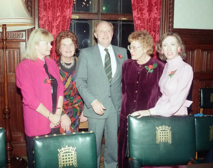 Framed Print : 1989 Labour Party Shadow Cabinet, newly elected, Photocall, Westminster, London Framed Print : 1989 Labour Party Shadow Cabinet, newly elected, Photocall, Westminster, London
