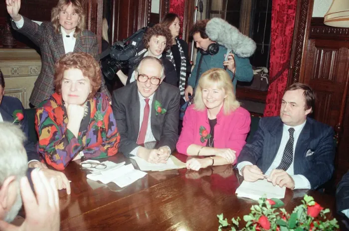Framed Print : 1989 Labour Party Shadow Cabinet, newly elected, Photocall, Westminster, London Framed Print : 1989 Labour Party Shadow Cabinet, newly elected, Photocall, Westminster, London