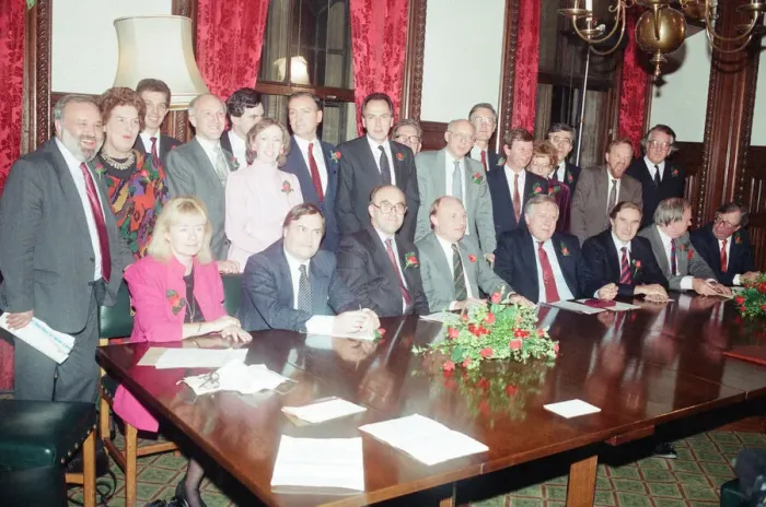 Framed Print : 1989 Labour Party Shadow Cabinet, newly elected, Photocall, Westminster, London Framed Print : 1989 Labour Party Shadow Cabinet, newly elected, Photocall, Westminster, London