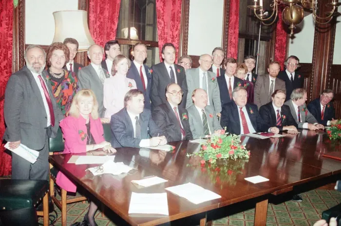 Framed Print : 1989 Labour Party Shadow Cabinet, newly elected, Photocall, Westminster, London