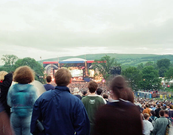 1996 Oasis, music group, performing o stage, Balloch Castle Country Park Balloch