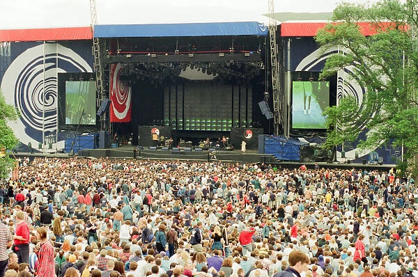 1996 Oasis, music group, performing o stage, Balloch Castle Country Park Balloch