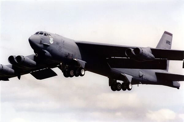 The 1Oth Sunderland International Airshow 1998. The Boeing B-52