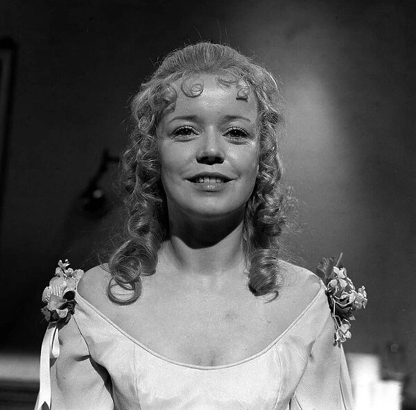 23 years old Angharad Rees on the set of 'Hands of the Ripper'
