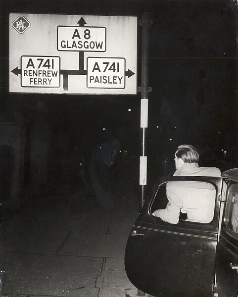 24221... road sign a8 glasgow peter manuel murder case 1956
