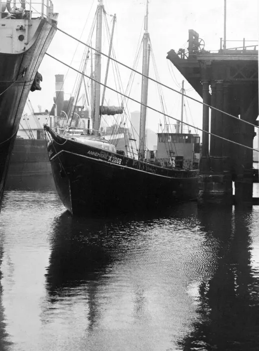 Framed Print : The 290 tons gross German three masted auxiliary schooner ship Anne Marie loading coal Framed Print : The 290 tons gross German three masted auxiliary schooner ship Anne Marie loading coal