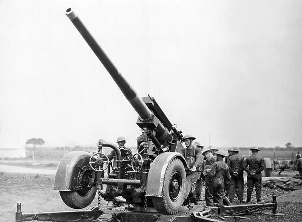 A 3. 7 inch Anti aircraft gun and army unit in the Hull