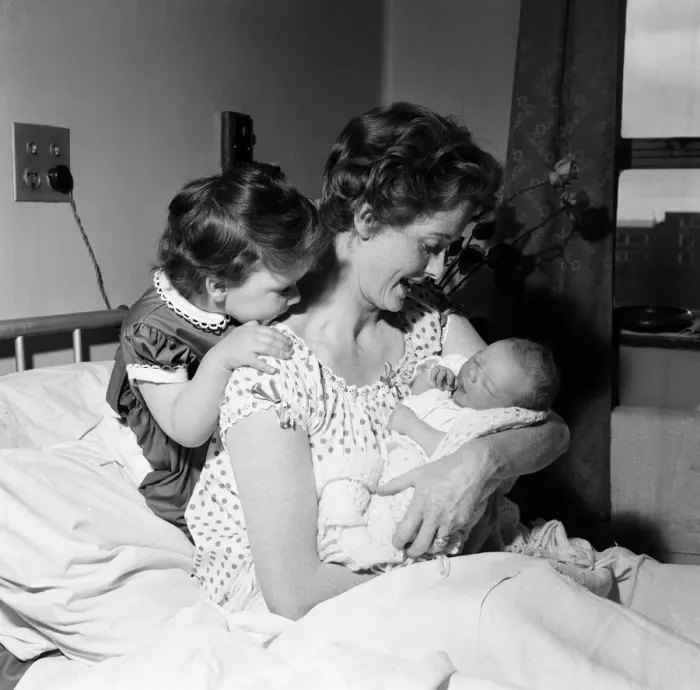 Framed Print : 3-year-old Louisa, daughter of Brian Rix and Elspet Gray, meets her new baby brother Framed Print : 3-year-old Louisa, daughter of Brian Rix and Elspet Gray, meets her new baby brother