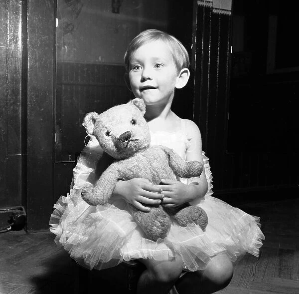 3 year old Susan Moroney at the Slocombe School of Ballet, Cardiff