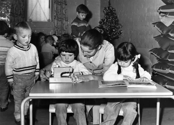 Framed Print : 3 years old Susan Willis gets some practice in on a sewing maching assisted by nursery Framed Print : 3 years old Susan Willis gets some practice in on a sewing maching assisted by nursery