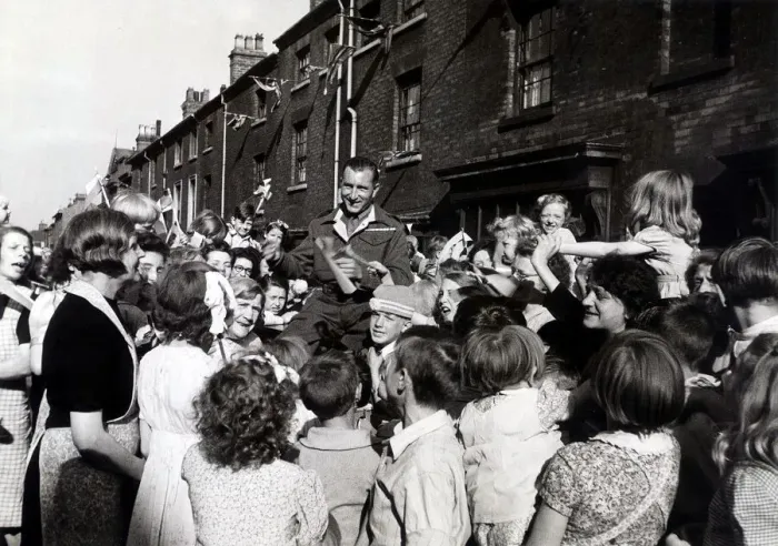 Framed Print : 30 Year old Private Jim Kavangh of Edward Street Birmingham could not get home for VJ Day Framed Print : 30 Year old Private Jim Kavangh of Edward Street Birmingham could not get home for VJ Day