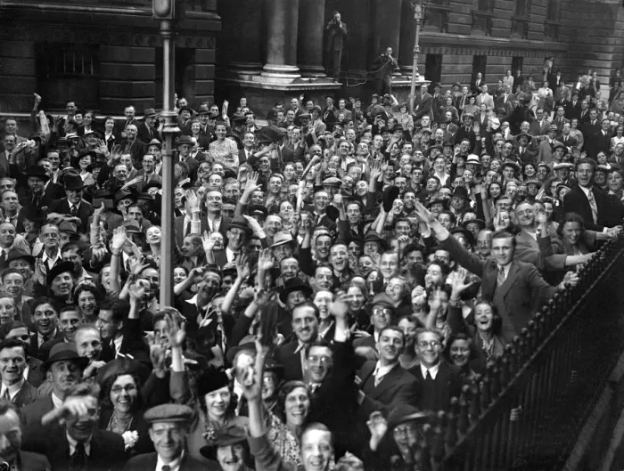 Framed Print : 3rd September 1939, Large crowds gathered in Downing Street as the zero hour 11am