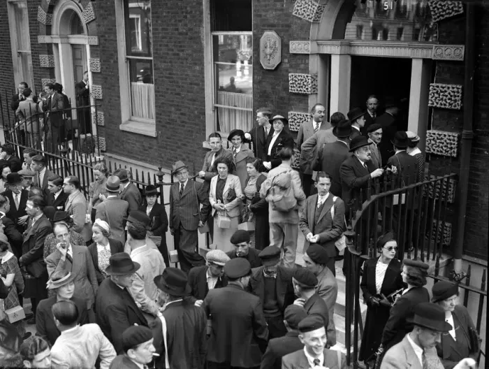Framed Print : 3rd September 1939, Large crowds gathered outside the French Embassy as the zero hour Framed Print : 3rd September 1939, Large crowds gathered outside the French Embassy as the zero hour