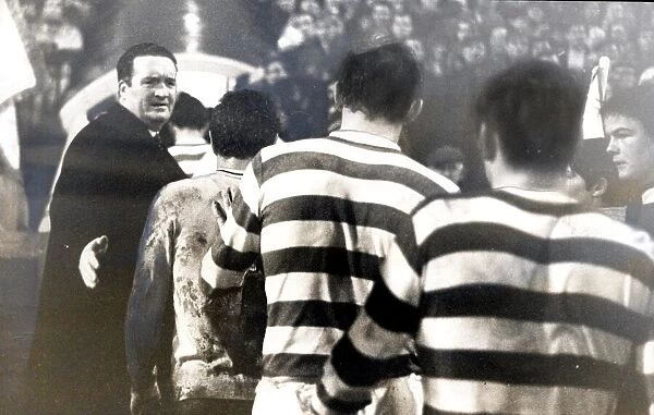 48294... celtic v benfica jock stein waits to greet his parkhead heroes leaving the pitch