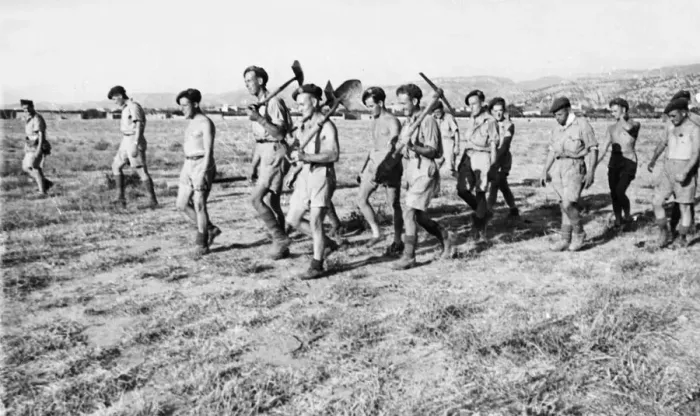 Framed Print : As the 5th and Allied armies press forward in Italy following the successful landings in Framed Print : As the 5th and Allied armies press forward in Italy following the successful landings in