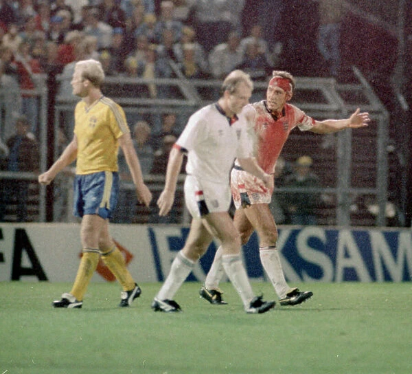 6 September 1989, Sweden v England. Terry Butcher organising the defence towards the end