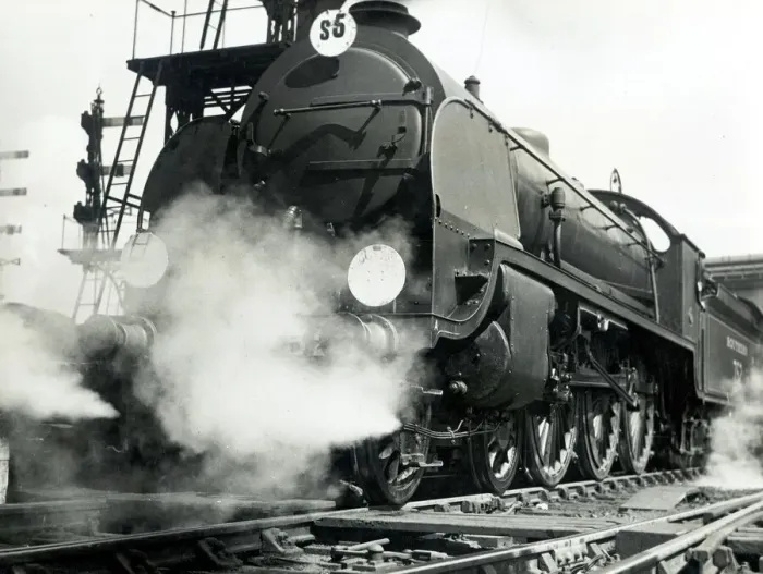 Framed Print : 752 Locomotive of the Southern Railway leaving Waterloo Station. c. 1950 Framed Print : 752 Locomotive of the Southern Railway leaving Waterloo Station. c. 1950