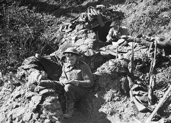 800 yards from the enemy lines, British infantry are entrenched on the 5th Army main
