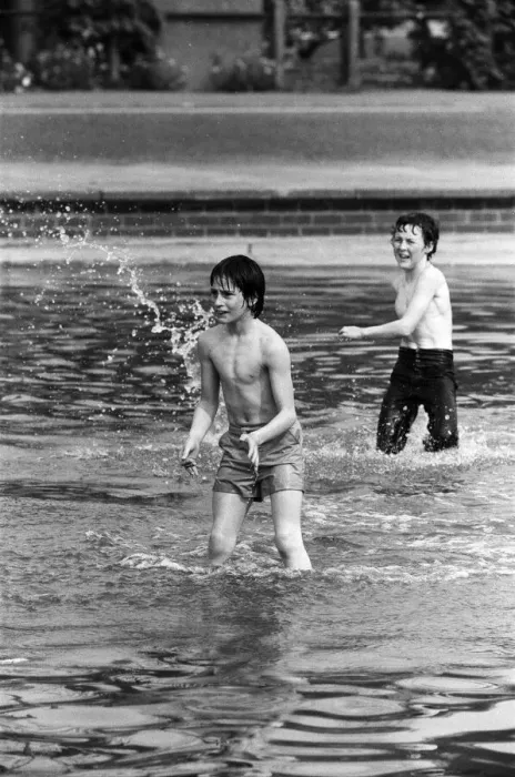 Framed Print : Well into the 80s - todays sun brought out people onto Hampstead Heath to cool off Framed Print : Well into the 80s - todays sun brought out people onto Hampstead Heath to cool off