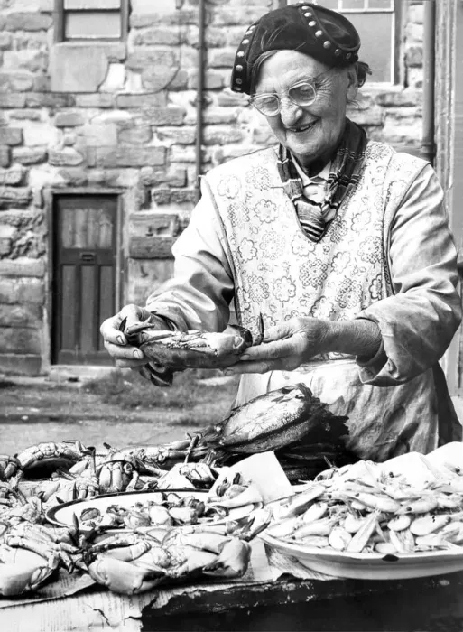 Framed Print : 82 year old fishwife Mrs. Alice Storey at North Shields Fish Quay in 1967