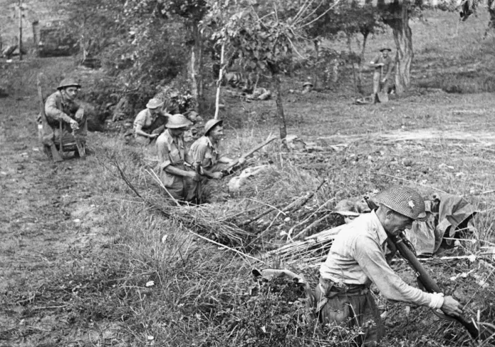 Framed Print : 8th Army advances into the Gothic line. (Picture) Welsh infantrymen near the River