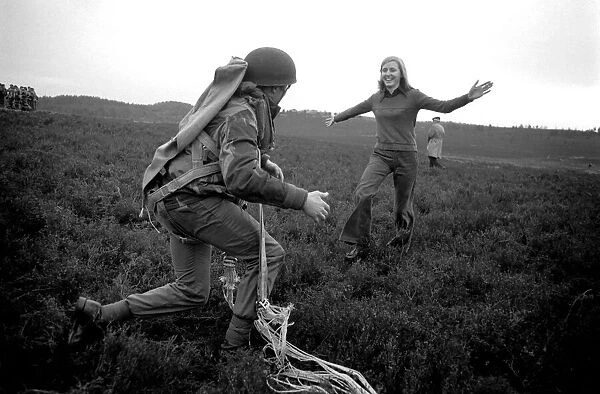9th Independent Parachute Squadron with wife after drop. February 1975 75-00893-010