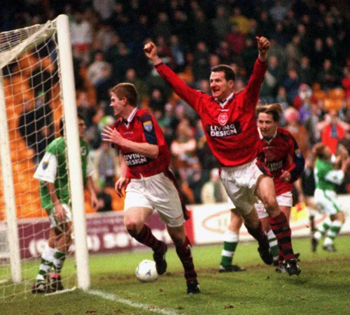 Framed Print : Aberdeen v Hibernian Scottish Premier match at Pittodrie Stadium 28th December 1996 Framed Print : Aberdeen v Hibernian Scottish Premier match at Pittodrie Stadium 28th December 1996