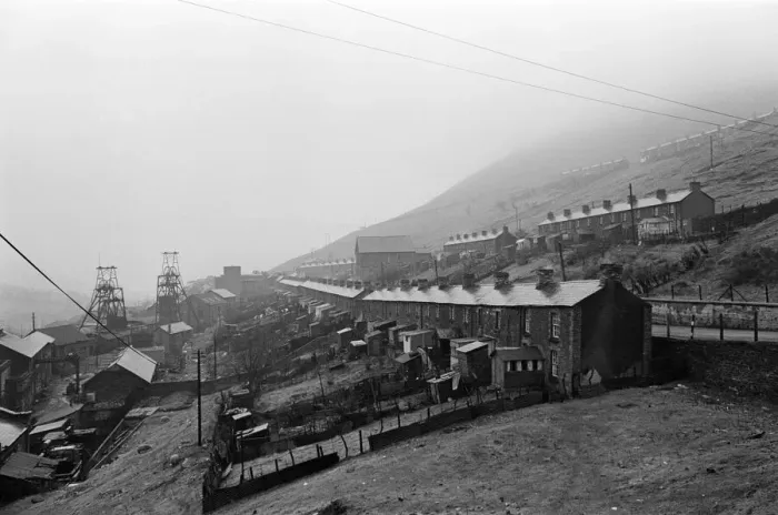 Framed Print : Abertillery, the largest town of the Ebbw Fach valley in what was the historic county of