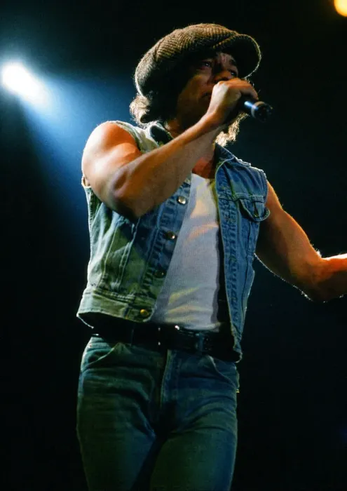 Framed Print : AC / DC in concert at Wembley Arena, singer Brian Johnson on stage. 16th January 1986 Framed Print : AC / DC in concert at Wembley Arena, singer Brian Johnson on stage. 16th January 1986
