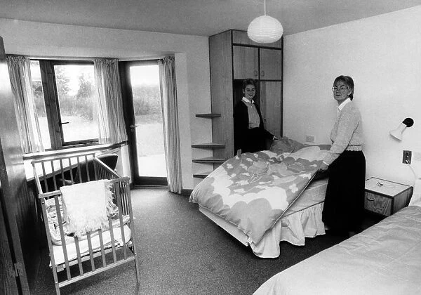 Acorns Childrens Hospice, 29th November 1988. Staff preparing one of the bedrooms at