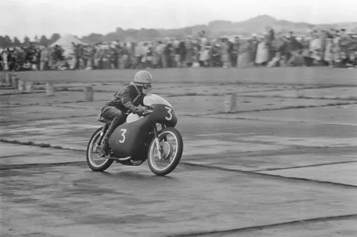 Framed Print : Action from the Daily Herald Motor Cycle Racing Championship at Thruxton
