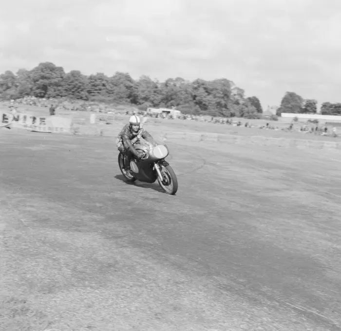 Framed Print : Action from the Daily Herald Motor Cycle Racing Championship at Thruxton Framed Print : Action from the Daily Herald Motor Cycle Racing Championship at Thruxton