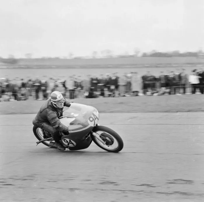 Framed Print : Action from the Daily Herald Motor Cycle Racing Championship at Thruxton Framed Print : Action from the Daily Herald Motor Cycle Racing Championship at Thruxton