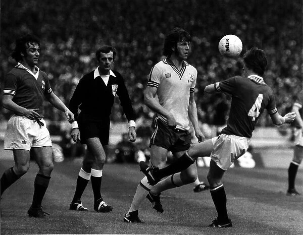 Action during the FA cup Final for the 1975  /  76 season between Manchester United v