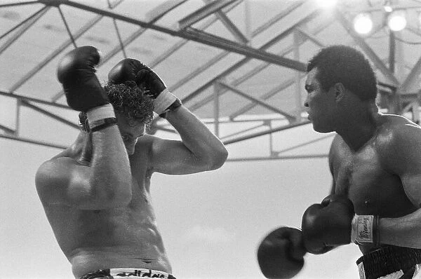 Action during the heavyweight world title fight between American Muhammad Ali