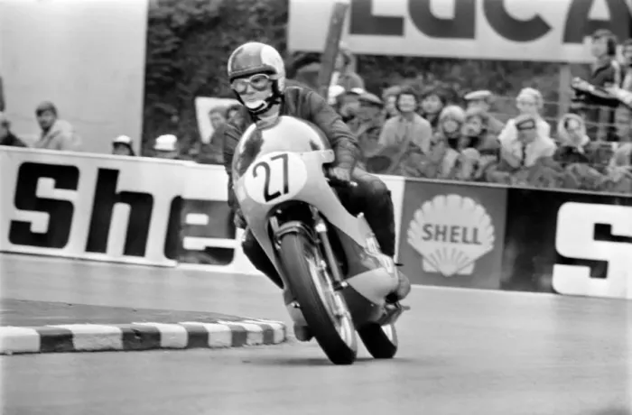 Framed Print : Action. Motorsport. I. O. M. T. T. Racing. 350cc Junior event in progress