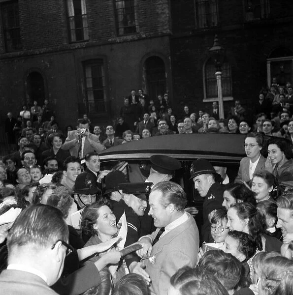 Actor Bob Hope at Camberwell. September 1952 C4520