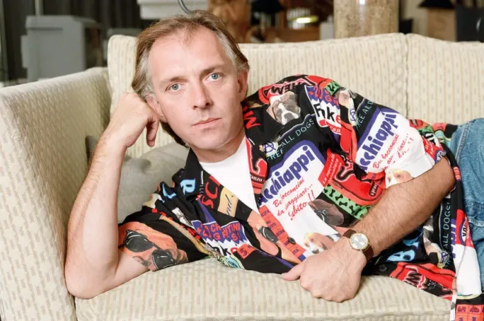 Framed Print : Actor and comedian, Rik Mayall, pictured at home four months after his horrific quad bike Framed Print : Actor and comedian, Rik Mayall, pictured at home four months after his horrific quad bike