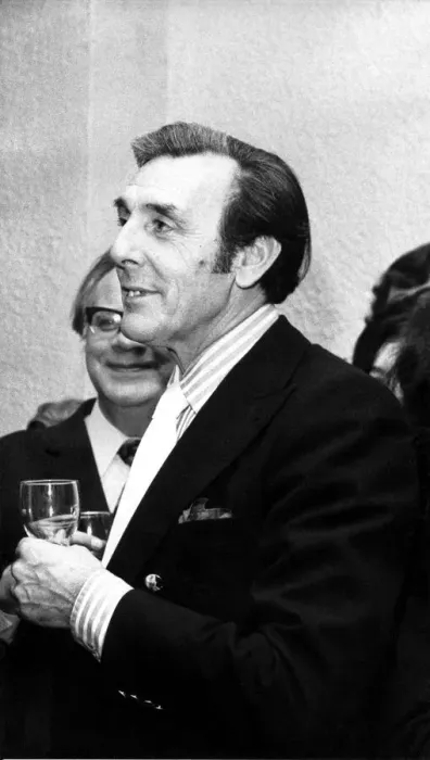 Framed Print : Actor, comedian and writer, Eric Sykes is pictured at the time he was appearing in Framed Print : Actor, comedian and writer, Eric Sykes is pictured at the time he was appearing in