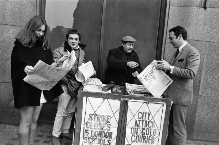 Framed Print : Actor David Jason outside ATV Thames, buying a newspaper. 6th February 1969 Framed Print : Actor David Jason outside ATV Thames, buying a newspaper. 6th February 1969