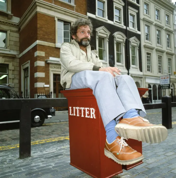 Framed Print : Actor David Jason pictured in Covent Garden, London, sitting on a litter bin. July 1985 Framed Print : Actor David Jason pictured in Covent Garden, London, sitting on a litter bin. July 1985