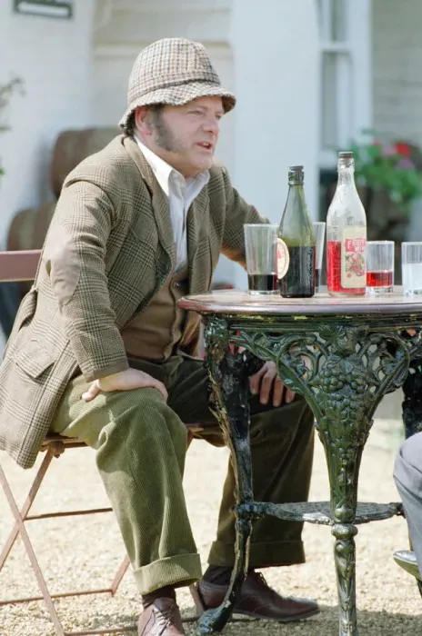 Framed Print : Actor David Jason pictured during the filming of The Darling Buds of May