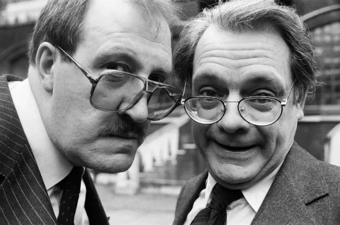 Framed Print : Actor David Jason, right, (Only Fools and Horses) and Gordon Kaye ( Allo Framed Print : Actor David Jason, right, (Only Fools and Horses) and Gordon Kaye ( Allo