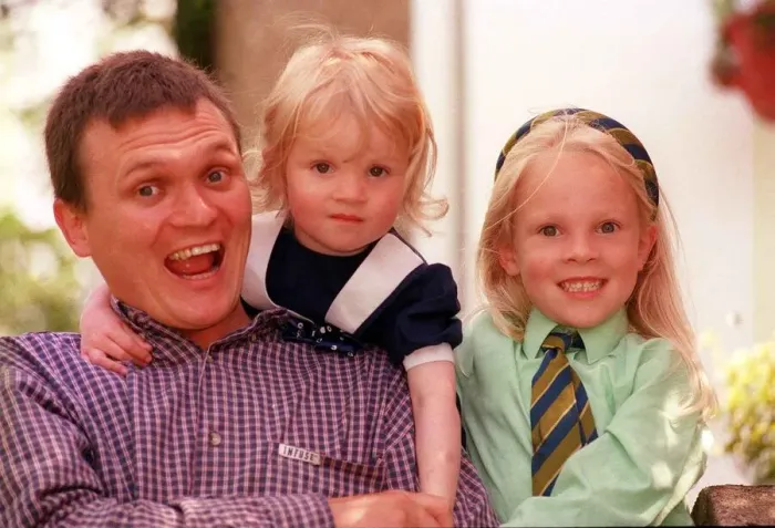 Framed Print : Actor Douglas Sannachan with daughters Rhona and Heather June 1998
