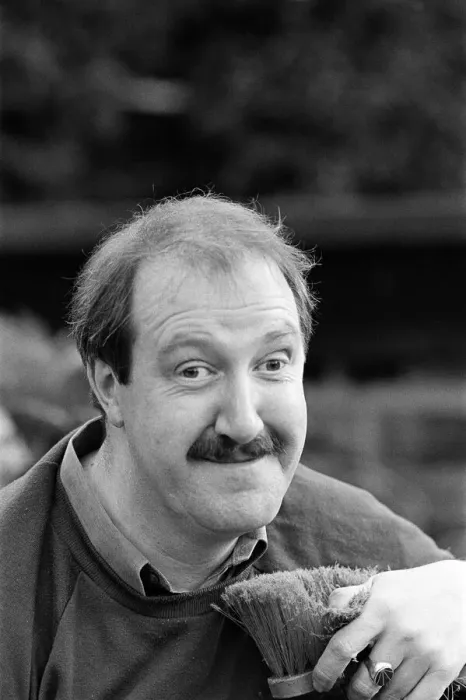 Framed Print : Actor Gorden Kaye in Huddersfield. 4th November 1985