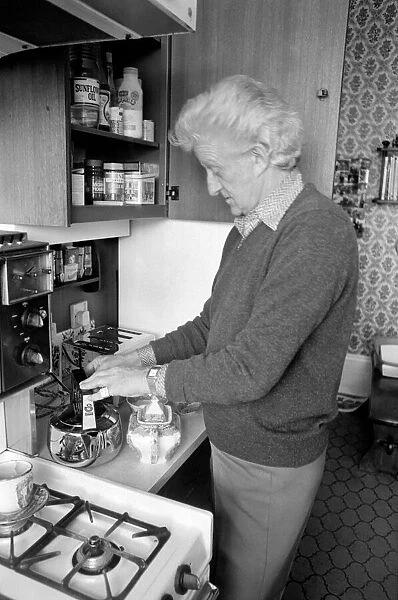 Actor John Pertwee seen here at home making tea. March 1981 PM 81-01203-005