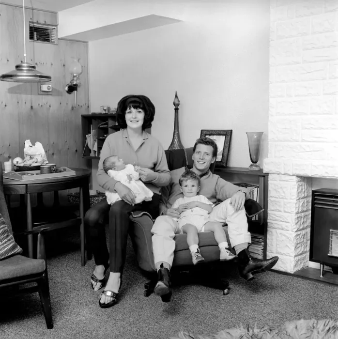Framed Print : Actor Johnny Briggs at home with his wife Caroline and children Mark and Karen