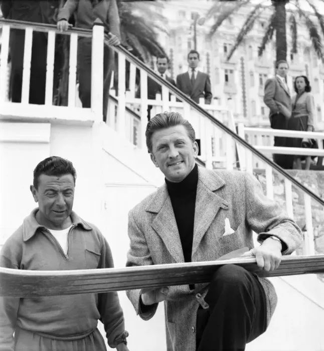 Framed Print : Actor Kirk Douglas. D3118-029 Framed Print : Actor Kirk Douglas. D3118-029