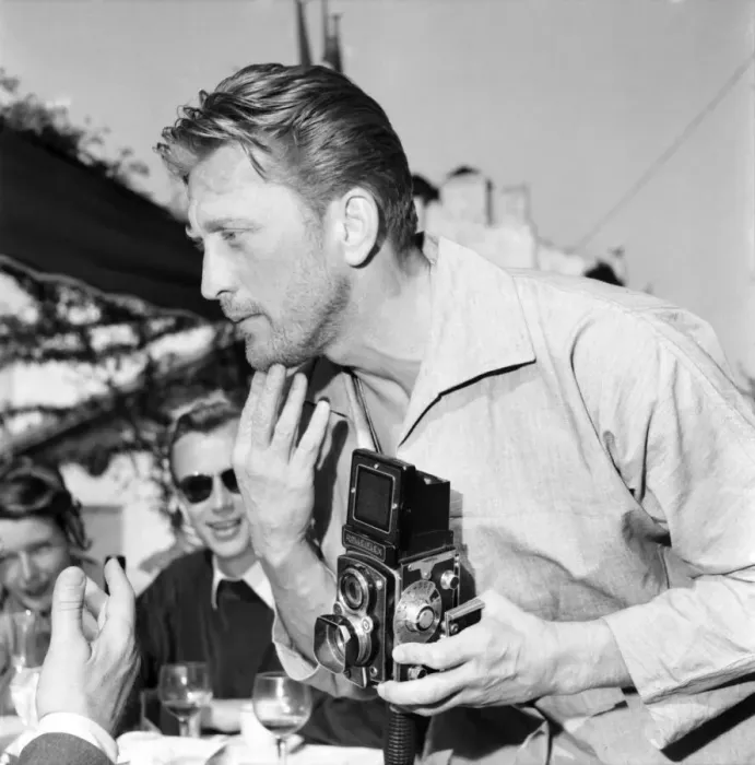 Framed Print : Actor Kirk Douglas. D3118-030 Framed Print : Actor Kirk Douglas. D3118-030